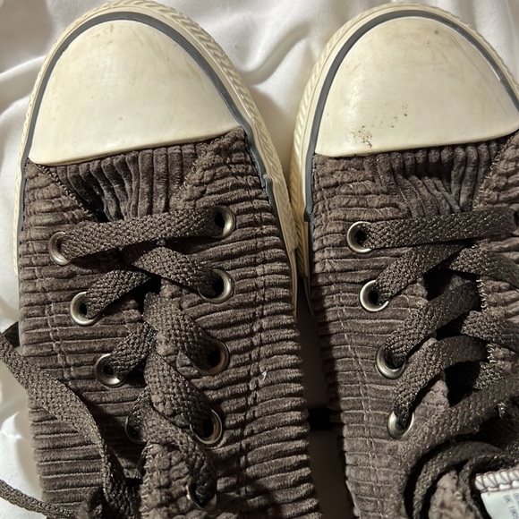 Women sz 9 men sz7 corduroy looking brown converse - Picture 6 of 7